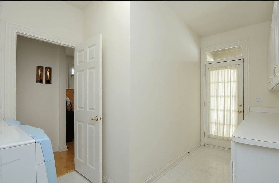 Our new home! A home tour of the house before it all started. Here is the mudroom laundry.